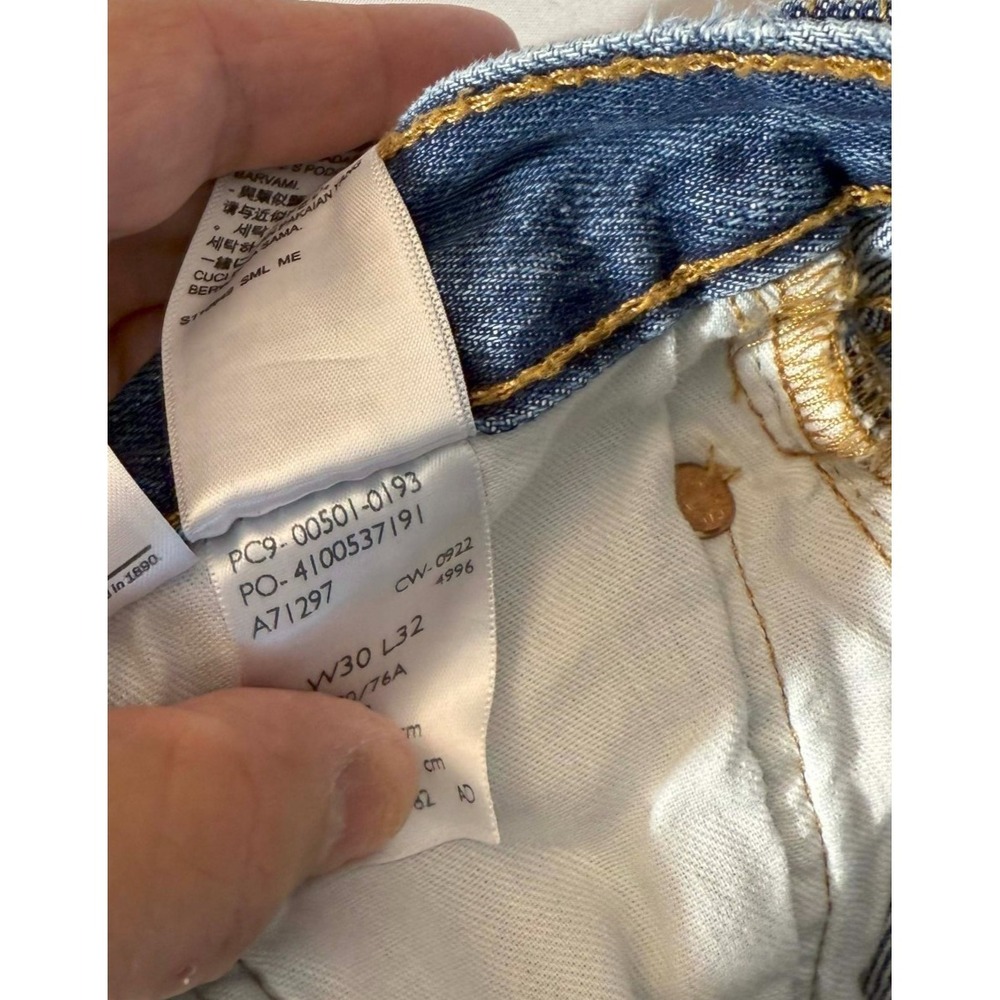 Levis Jeans 501 Mens 30x32 CUTOFF HEM Medium Stonewash Button Fly 00501-0193 - Picture 9 of 12